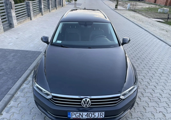 Volkswagen Passat cena 59900 przebieg: 239000, rok produkcji 2015 z Gniezno małe 742